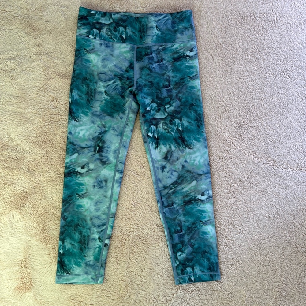 Used Athleta High rise printed chit chat capri girls size XXL/16.